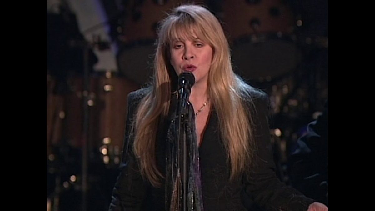Members of Fleetwood Mac perform "Landslide" at the 1998 Hall of Fame Induction Ceremony