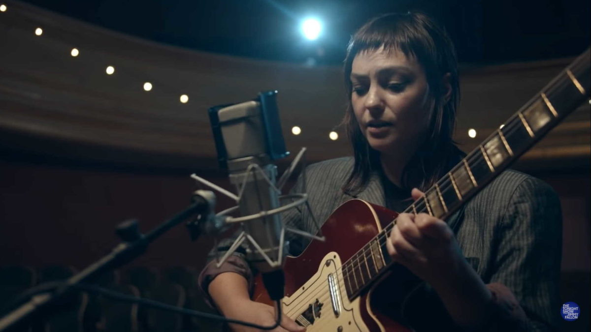 Angel Olsen Performs 'Whole New Mess' On 'Fallon'