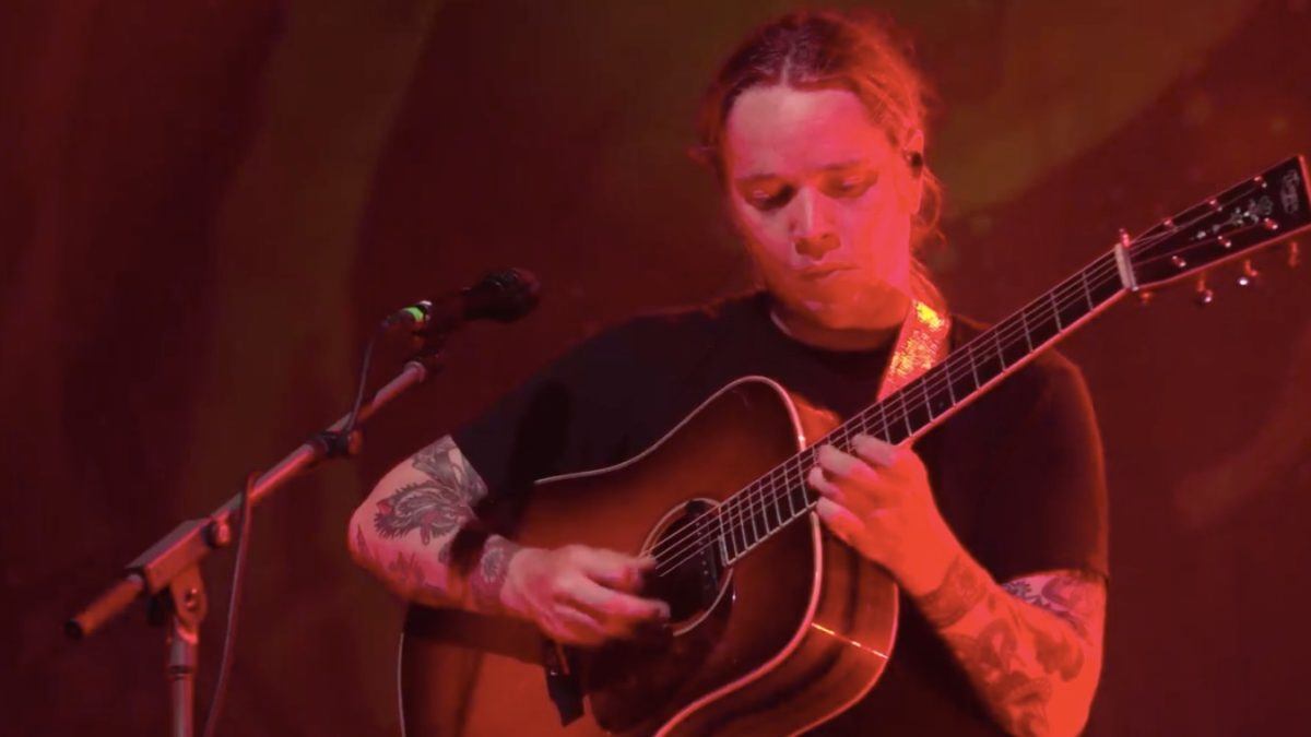 Billy Strings Performs Complete ‘Home’ Album Live In Nashville