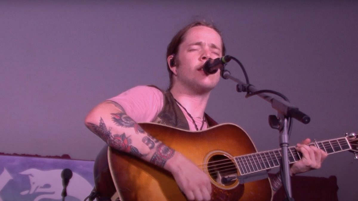 Billy Strings Covers Creedence Clearwater Revival’s ‘Proud Mary’ At Grey Fox In 2019
