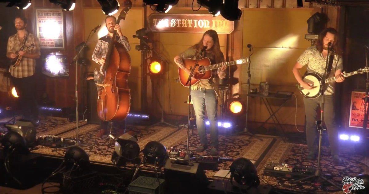 Billy Strings Station Inn
