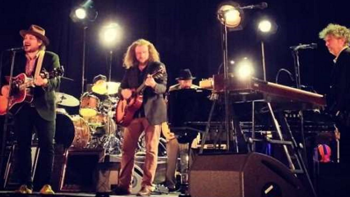 Bob Dylan, Jeff Tweedy & Jim James Cover ‘The Weight’ On 2013 AmericanaramA Tour