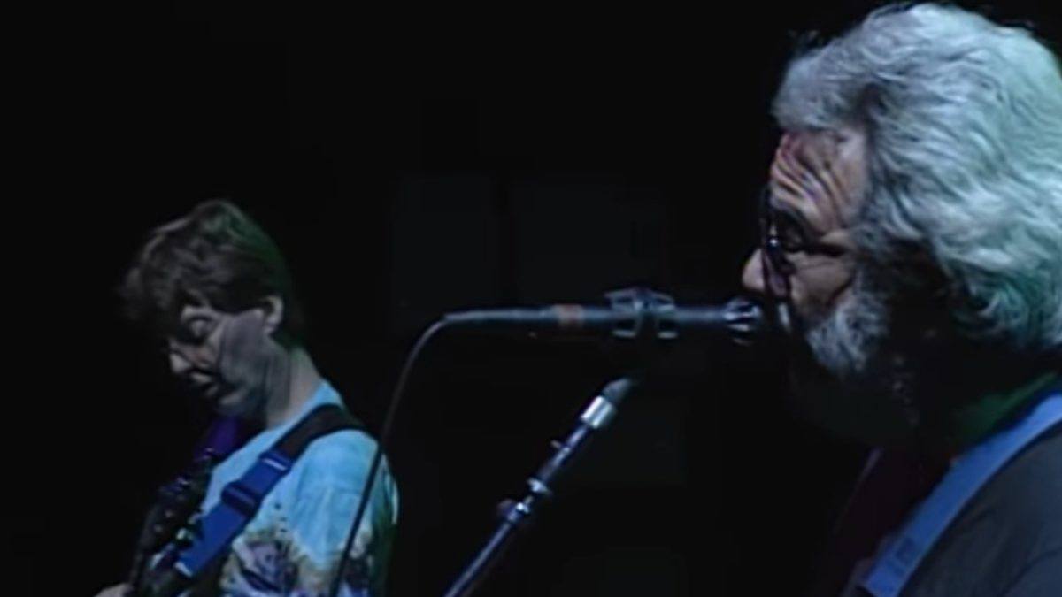 Grateful Dead Performs ‘Ship Of Fools’ In 1990: Pro-Shot Video