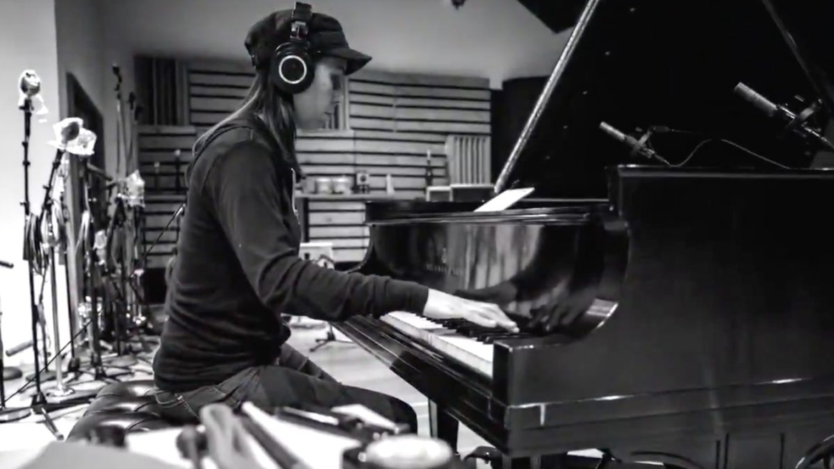 Holly Bowling Announces New Album Of Grateful Dead Covers ‘Seeking All That’s Still Unsung’