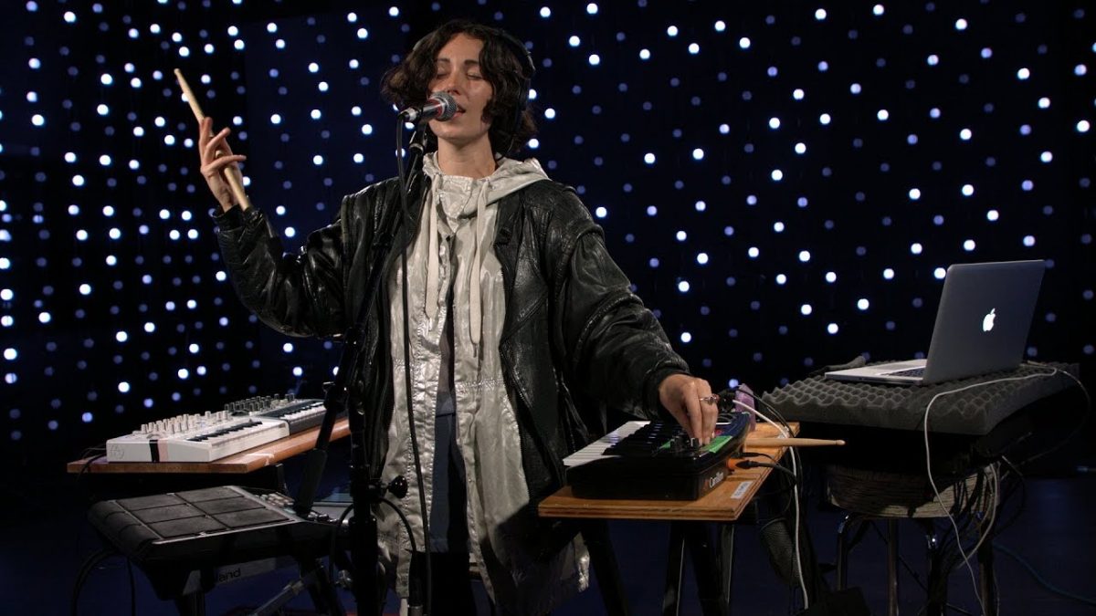 Kelly Lee Owens - S.O. (Live on KEXP)