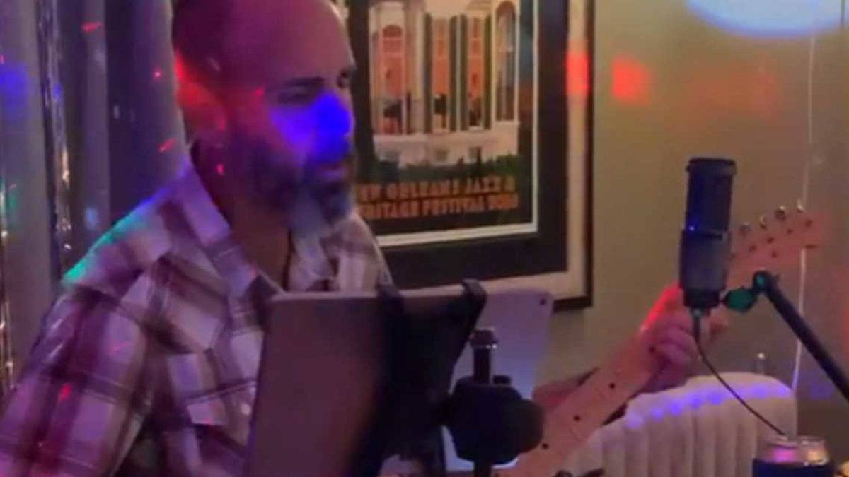 moe.’s Al Schnier Covers Umphrey’s McGee