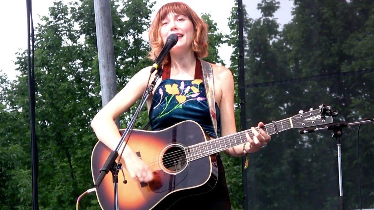 Molly Tuttle Covers ‘Gentle On My Mind’ At Grey Fox 2019: Pro-Shot Video