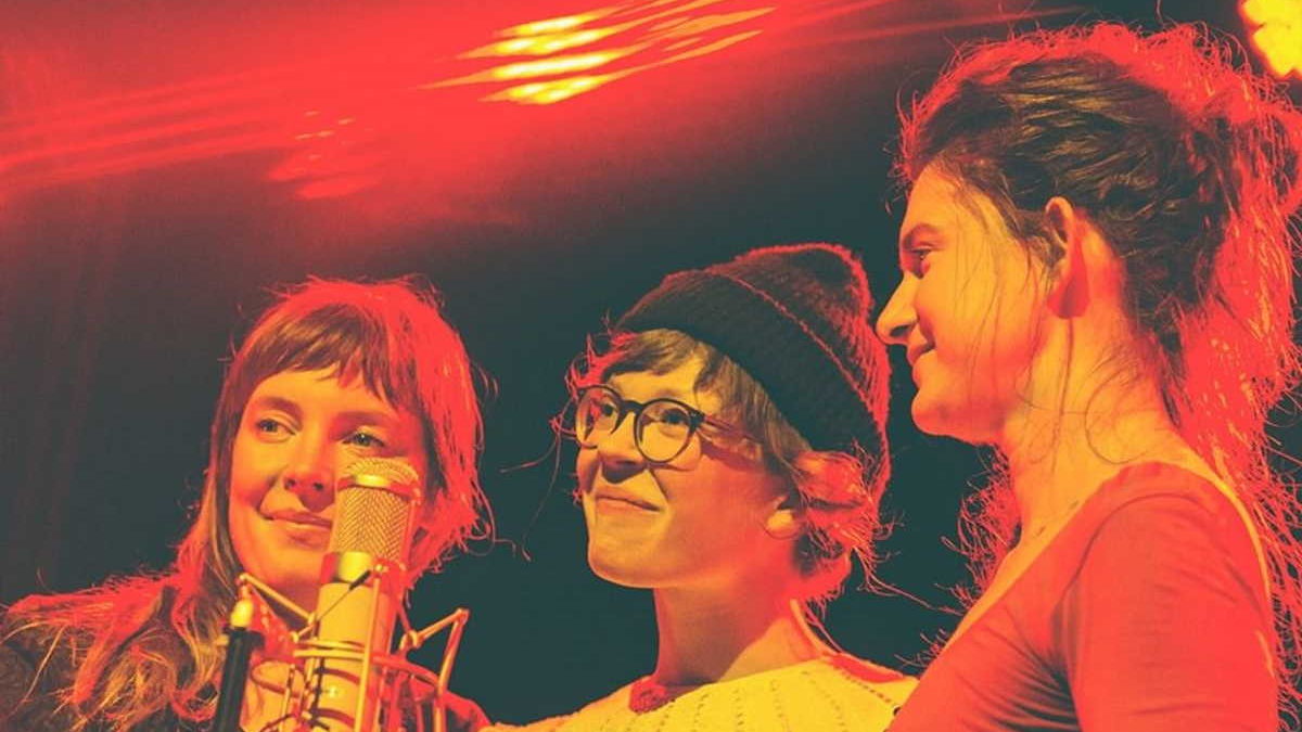 Mountain Man Announces Live Album ‘Look At Me Don’t Look At Me’