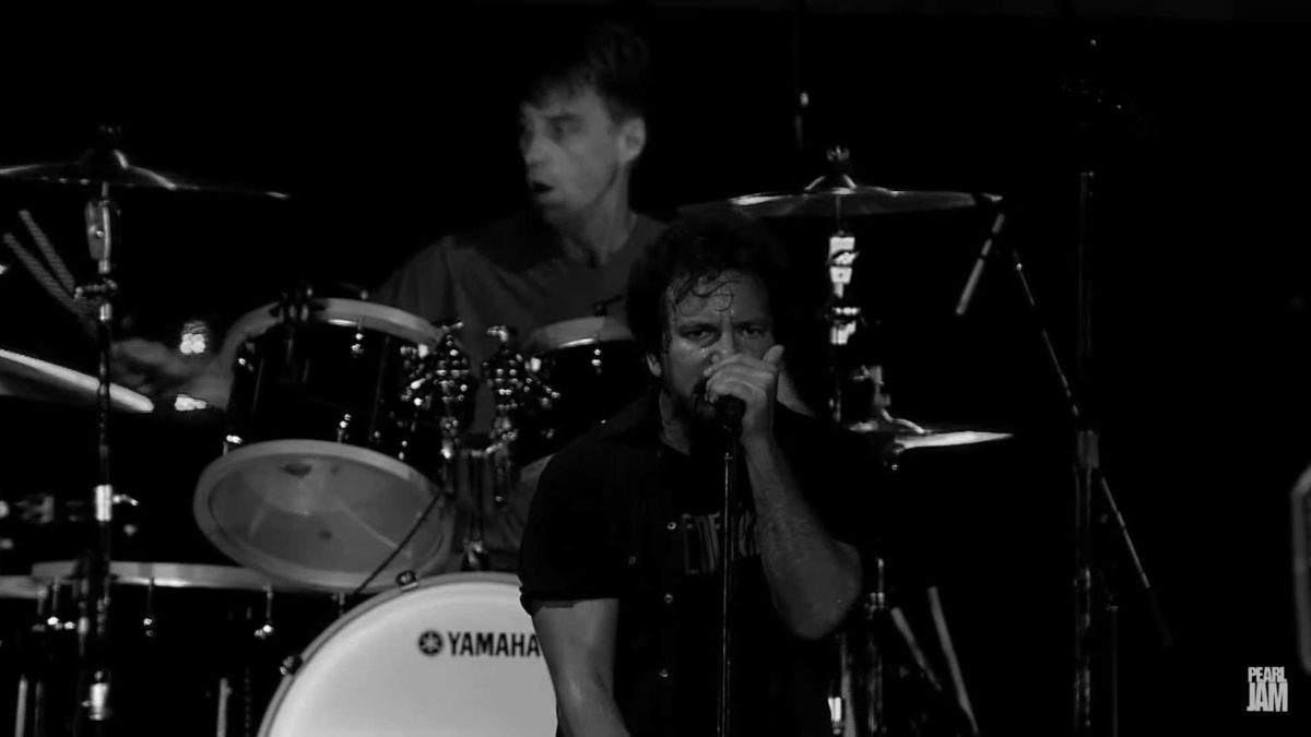 Pearl Jam Performs ‘Hail Hail’ In Vienna In 2014: Pro-Shot Video