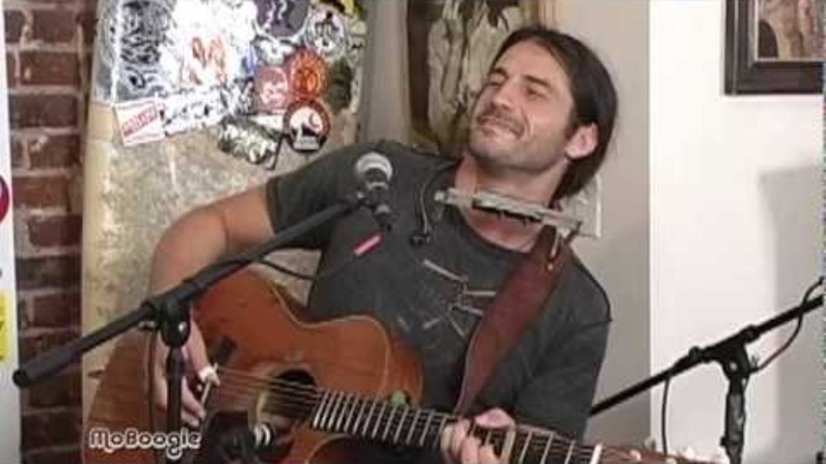 ADAM EZRA "Katie" - acoustic @ the MoBoogie Loft