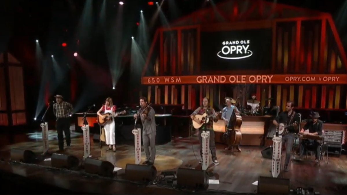 Billy Strings, Old Crow Medicine Show, Molly Tuttle & Dom Flemons Perform On Grand Ole Opry