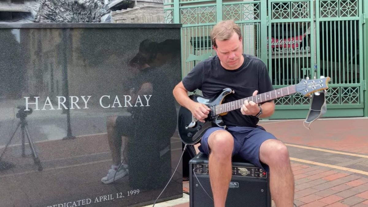 Umphrey’s McGee’s Brendan Bayliss Performs National Anthem At Wrigley Field
