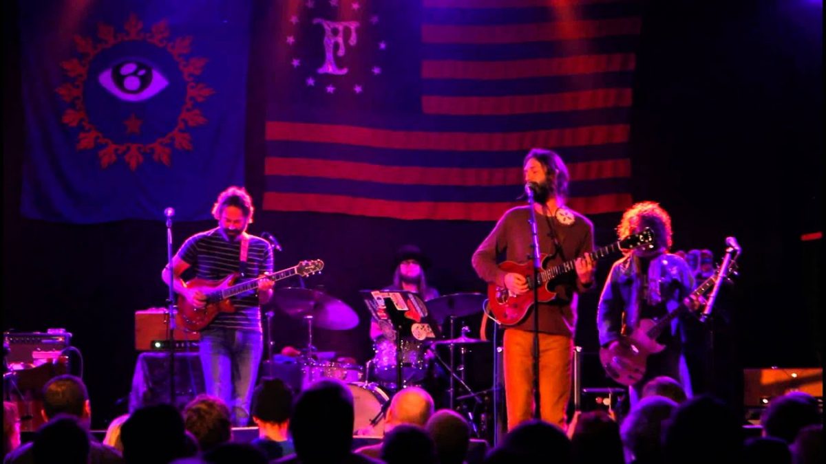Chris Robinson Brotherhood - She Belongs To Me