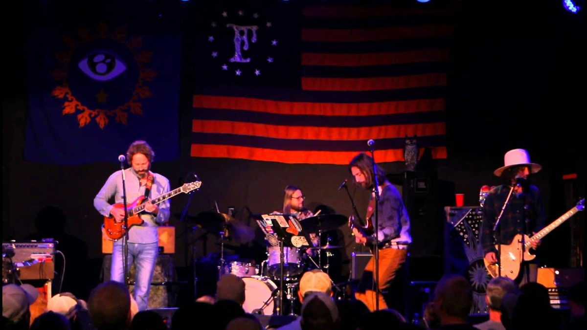 Chris Robinson Brotherhood - Jump The Turnstiles