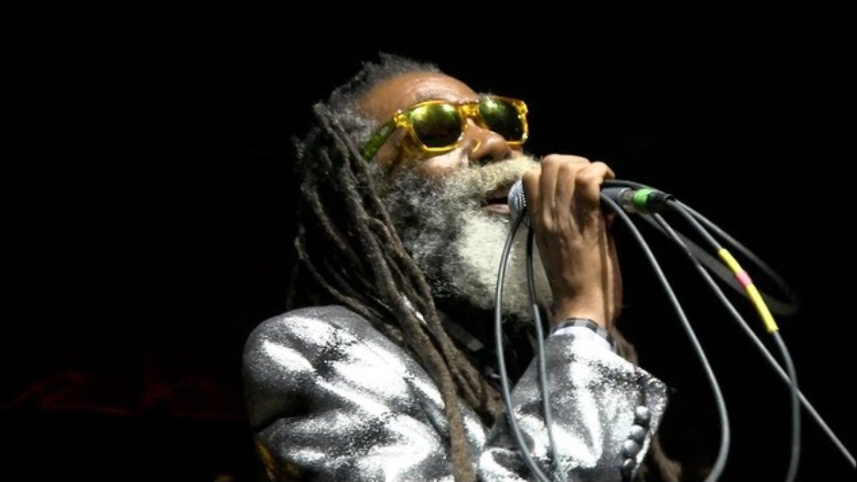 DON CARLOS feat. DUB VISION - Favorite Cup - live @ Cervantes