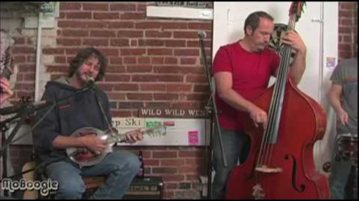 DREW EMMITT acoustic "Beat Of The World"