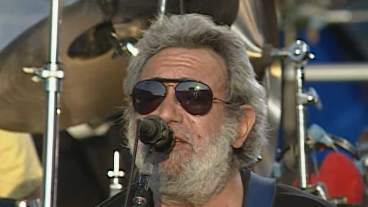Grateful Dead Performs ‘Mississippi Half-Step Uptown Toodeloo’ In 1990: Pro-Shot Video