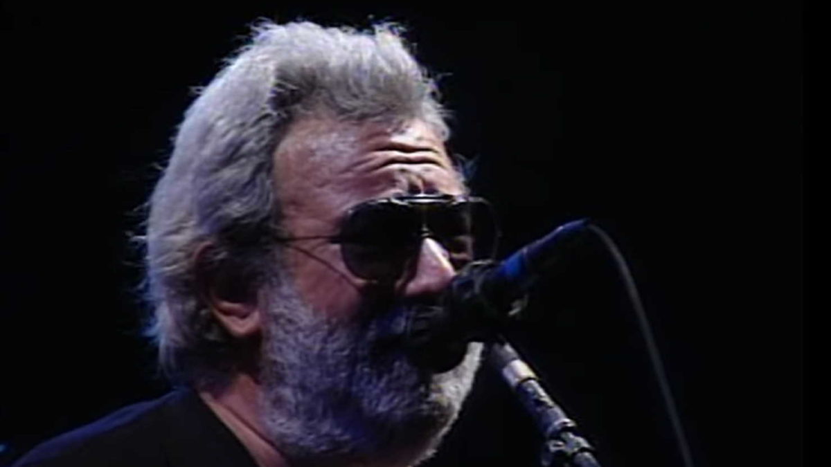 The Grateful Dead Performs ‘Wharf Rat’ In 1990: Pro-Shot Video