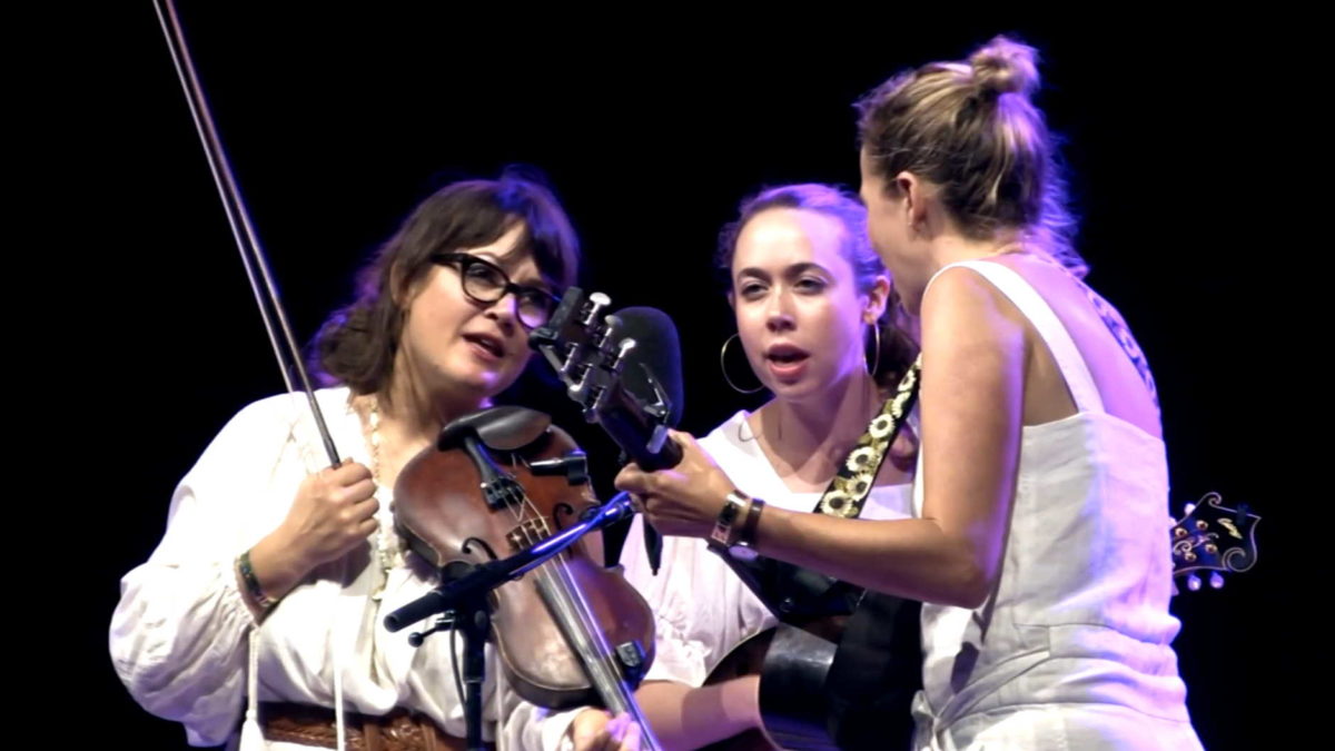 I’m With Her Covers Vampire Weekend At Grey Fox 2019: Pro-Shot Video