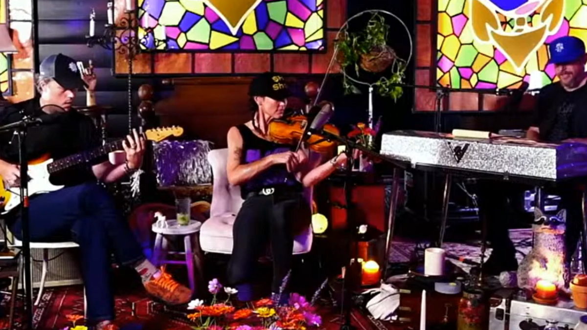 Jason Isbell, Amanda Shires & Peter Levin Cover Bon Iver, Eric Clapton & Richard Buckner