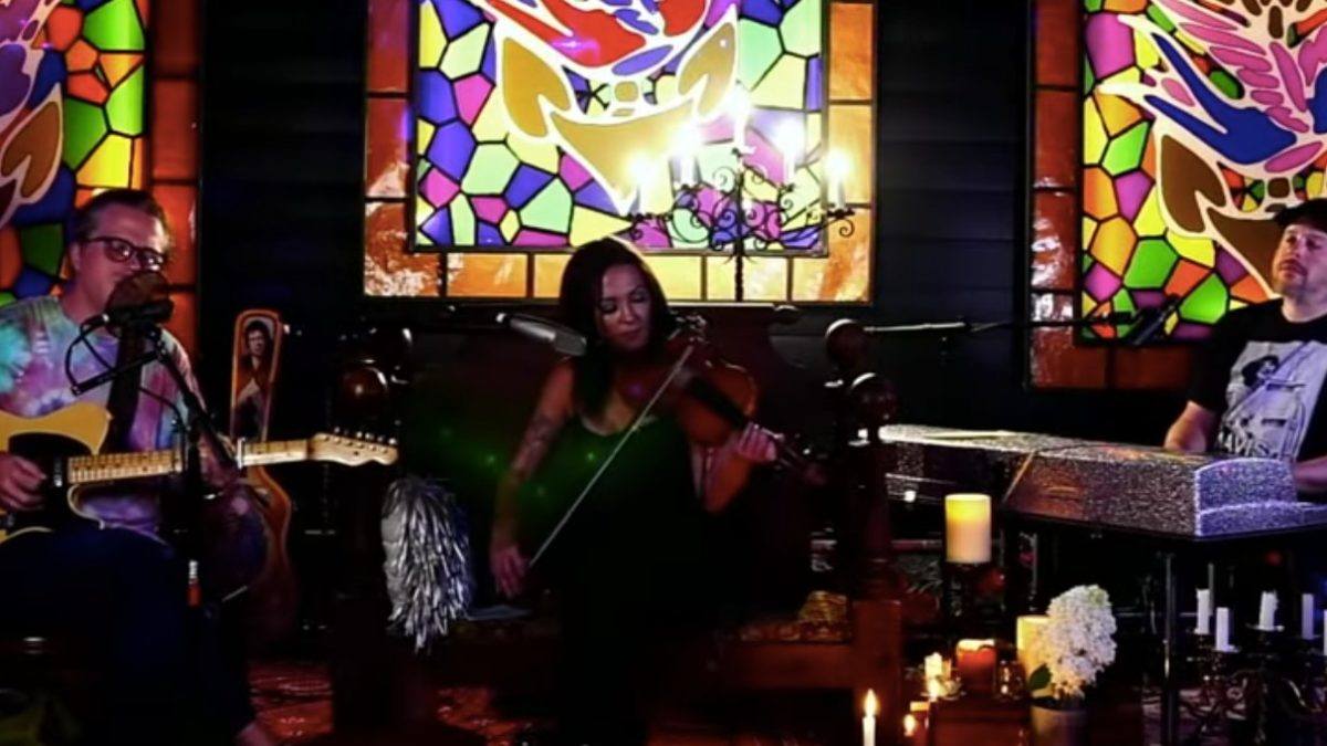 Amanda Shires, Jason Isbell & Peter Levin Cover Drive-By Truckers & Will Johnson On ‘I So Lounging’