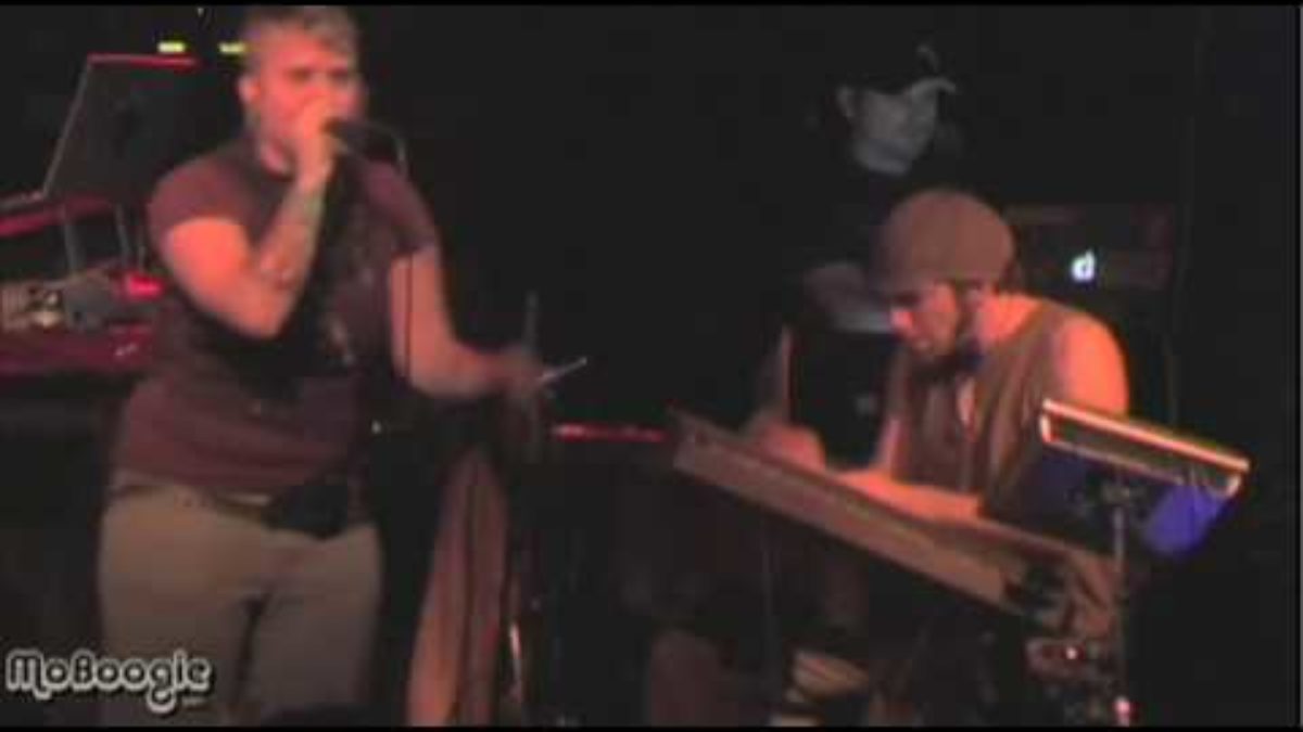 LYNX & JANOVER "Shout It Out" - live