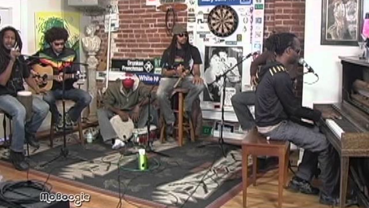 ROOTZ UNDERGROUND "Fire And Ice" - acoustic @ the MoBoogie Loft