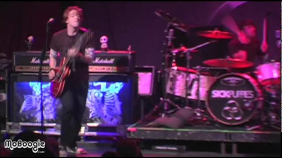 SICK PUPPIES "Survive" - live @ The Bluebird