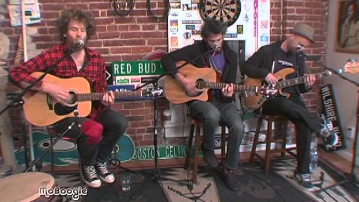 STATE RADIO "Calling All Crows" - acoustic @ the MoBoogie Loft