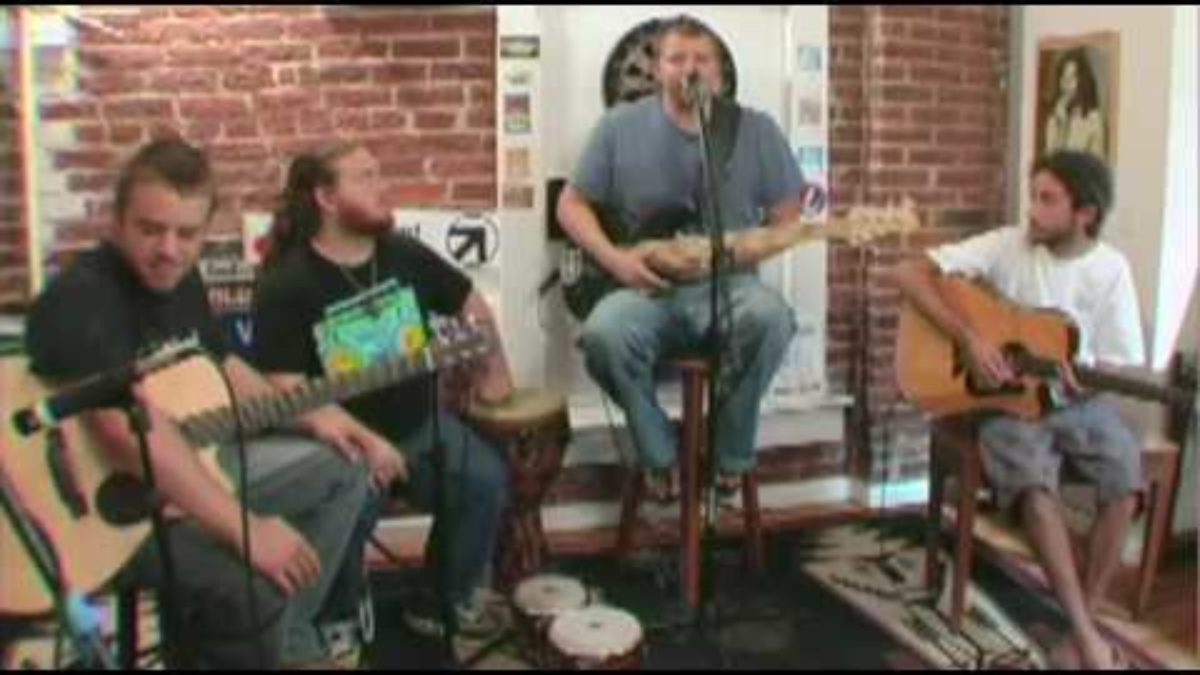 THE BURNIN' SMYRNANS "Sneaky Tiptoes" - acoustic