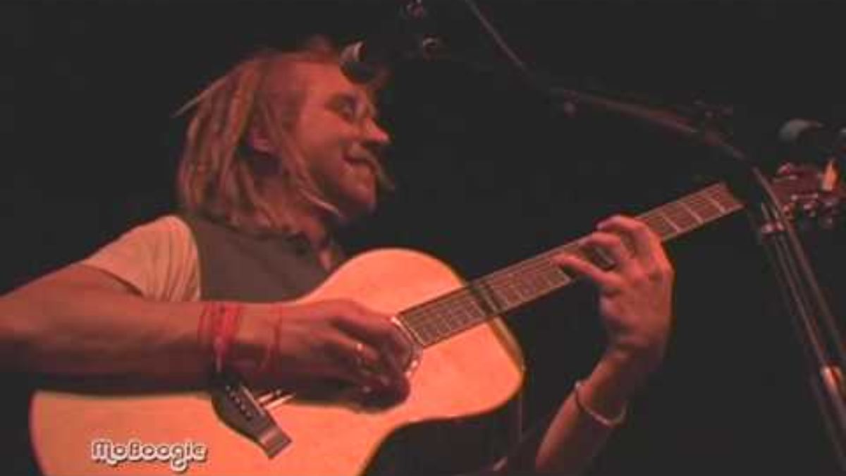 TREVOR HALL "Where's The Love (Paper Planes/Handlebars/Jerusalem)" - live