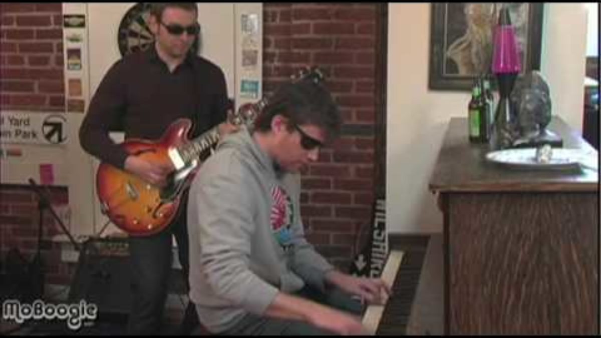 THE NEW MASTERSOUNDS "Hole In The Bag" - stripped down session @ the MoBoogie Loft