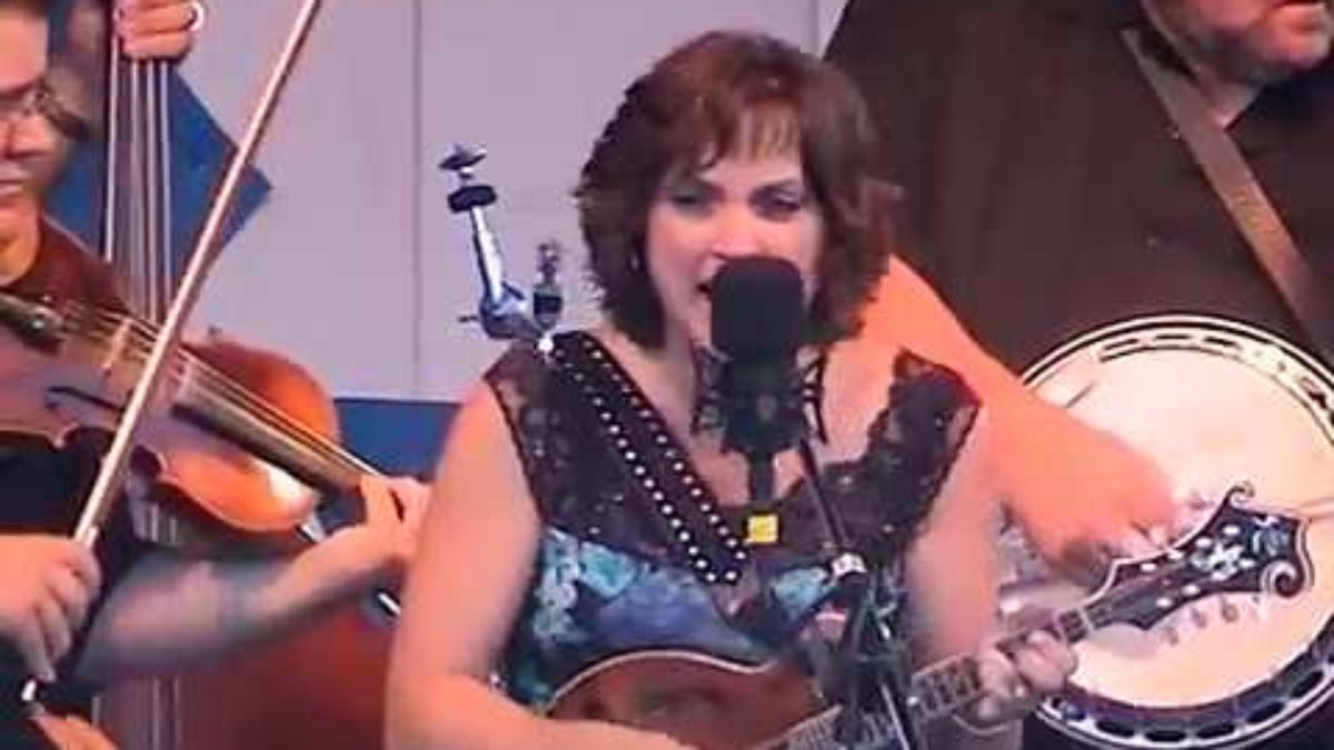 Rhonda Vincent and the Rage with Audie Blaylock 7/19/03 "One Step Ahead of the Blues" Grey Fox