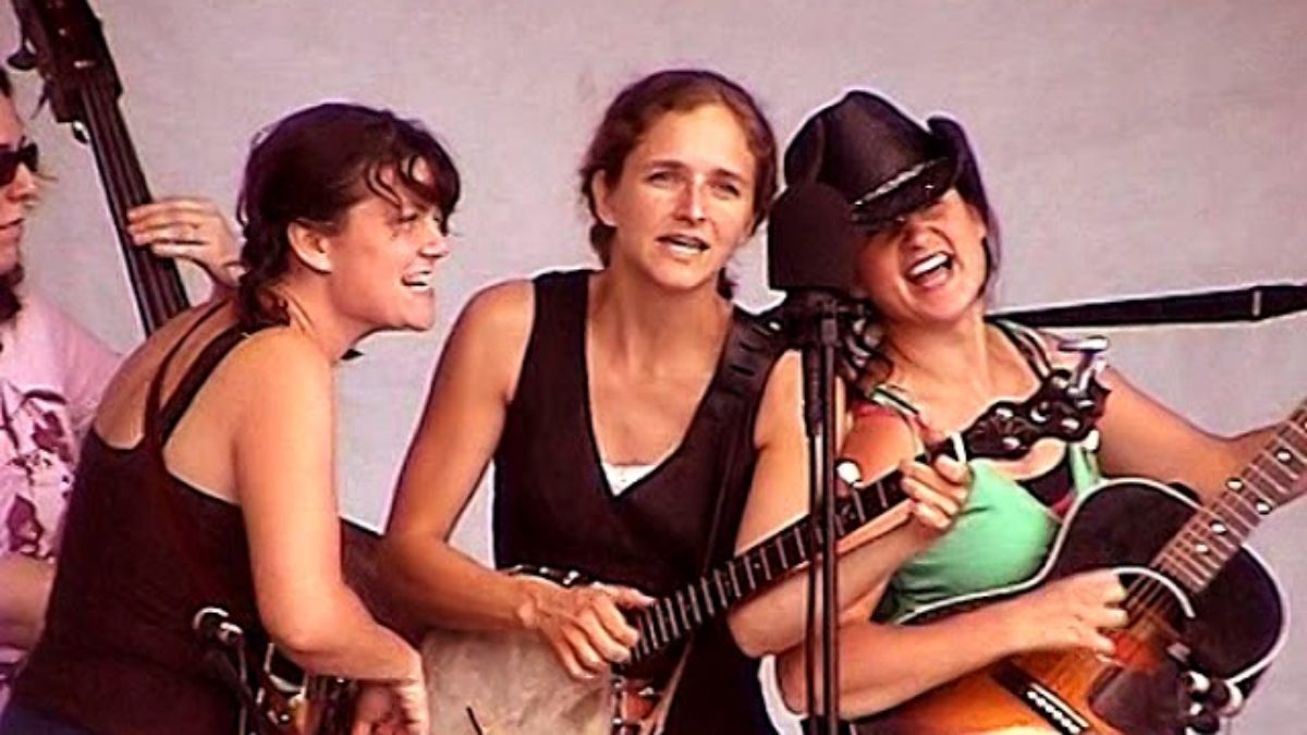 Uncle Earl "Walkin' In My Sleep" 7/30/05 Ossipee Valley Bluegrass Festival Hiram, ME