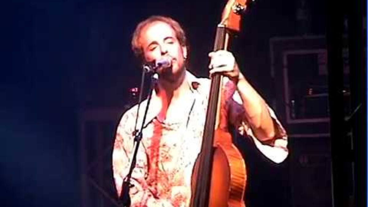 Yonder Mountain String Band with Bela Fleck 12/31/05 "Howard Hughes Blues" Denver, CO
