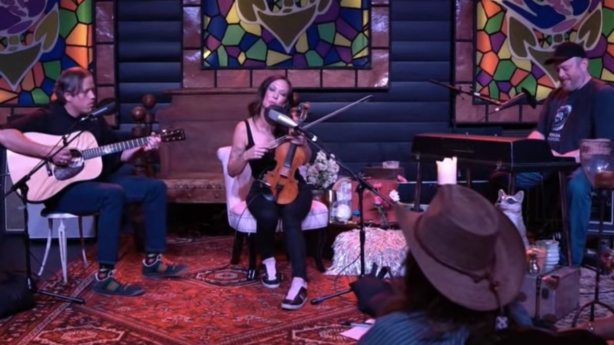 Amanda Shires, Jason Isbell & Peter Levin Cover Van Morrison On ‘I So Lounging’