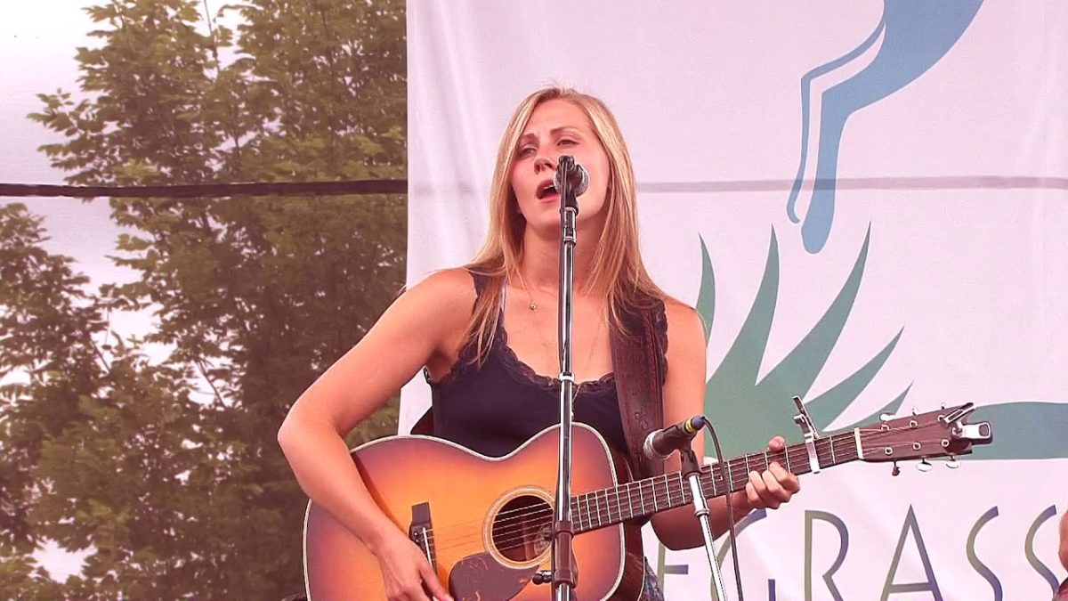 Bearfoot featuring Nora Jane Struthers "The Dust" 7/20/12 Grey Fox Bluegrass Festival Oak Hill, NY
