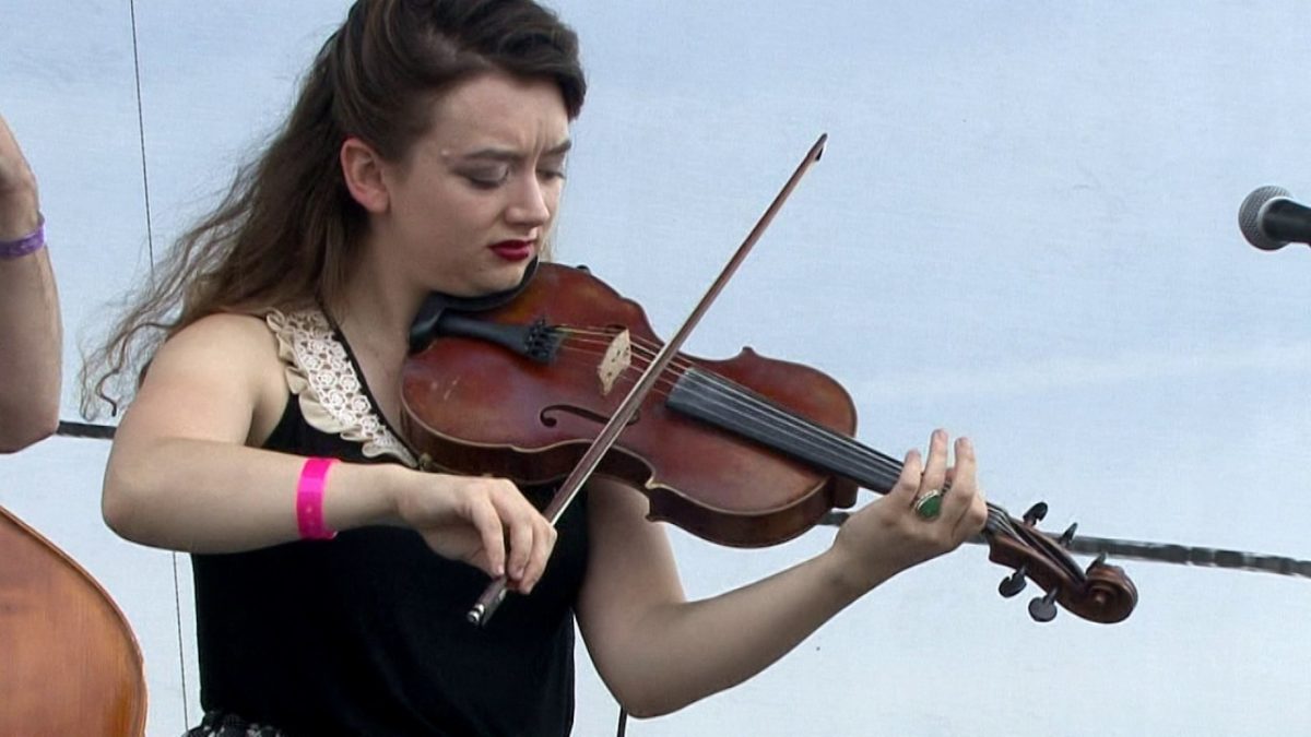 Twisted Pine "Ball and Chain~Hog Wild" 7/17/15 Grey Fox Bluegrass Festival Oak Hill, NY