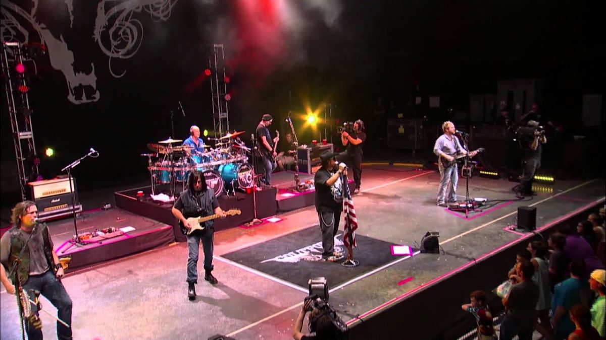 Colt Ford - Thanks For Listening (Crank It Up! Live At Wild Adventure)