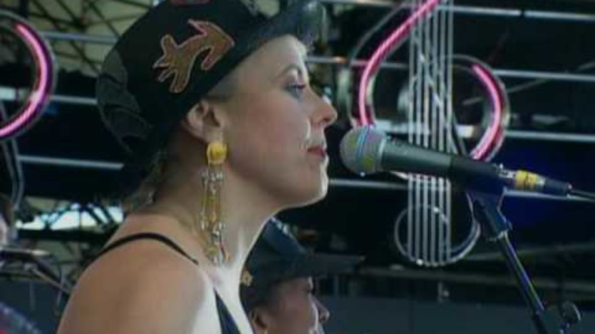 Dire Straits - Money For Nothing (Live At Knebworth)
