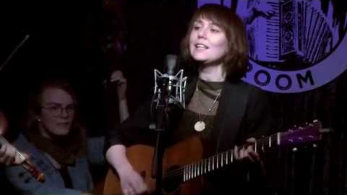 The Molly Tuttle Band "Let The Whole World Talk" 3/4/18 The Parlour Room Northampton, MA