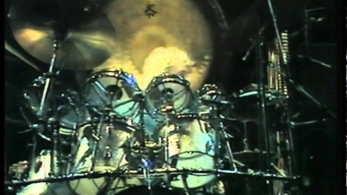 Barclay James Harvest - Life Is For Living (From "Berlin - A Concert For The People" DVD)