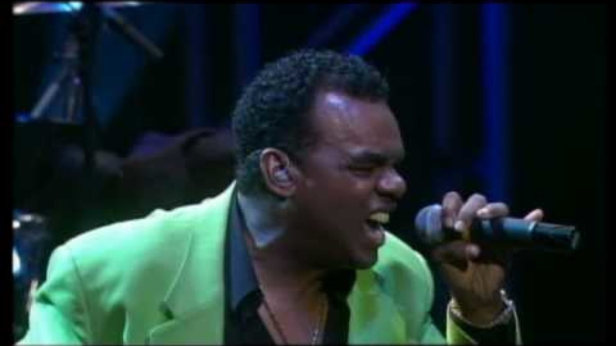 Isley Brothers - Summer Breeze (From "Live in Columbia" DVD)