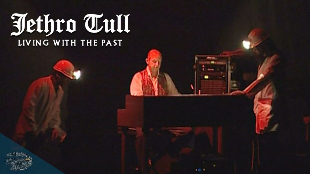 Jethro Tull - Locomotive Breath (Living With The Past)