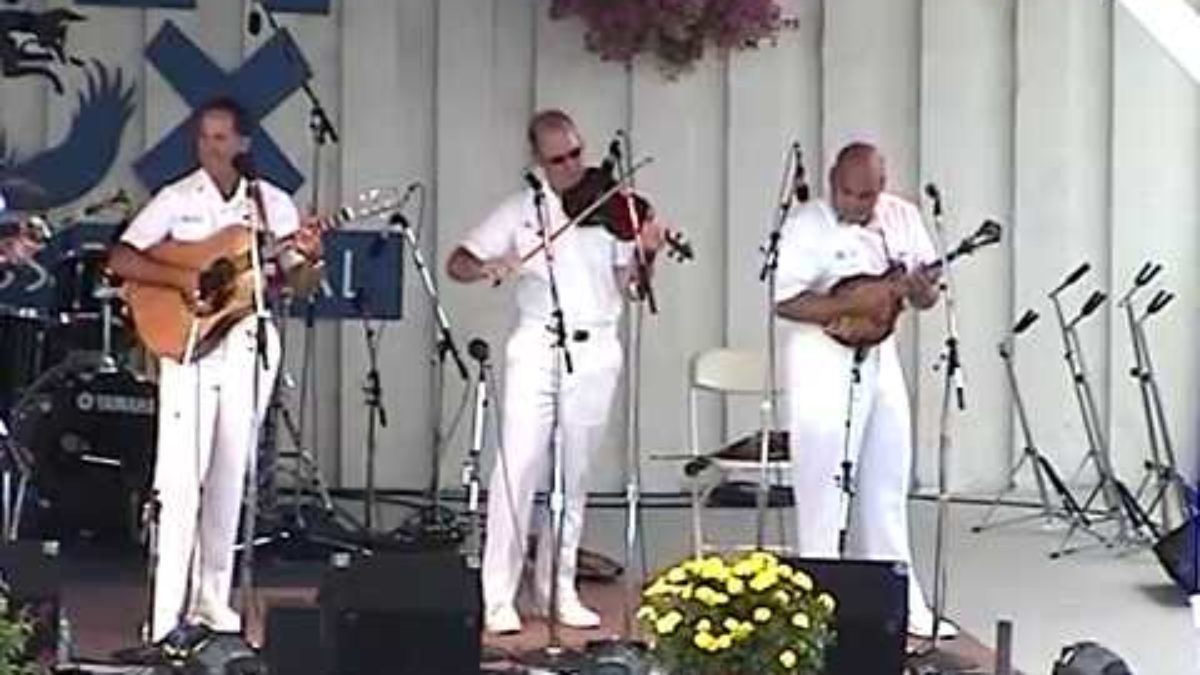 Country Current "Gotta Travel On" 7/16/04 Grey Fox Bluegrass Festival E Ancramdale, NY
