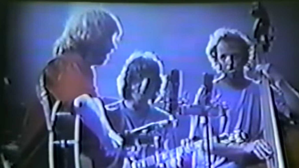 Phish Dedicates 'I'm Blue, I'm Lonesome' To Jerry Garcia On Fall Tour 1995