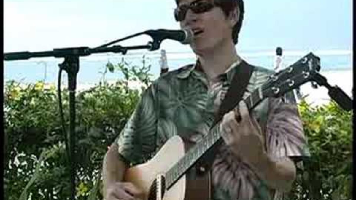 Stephen Inglis performs Visions of Johanna