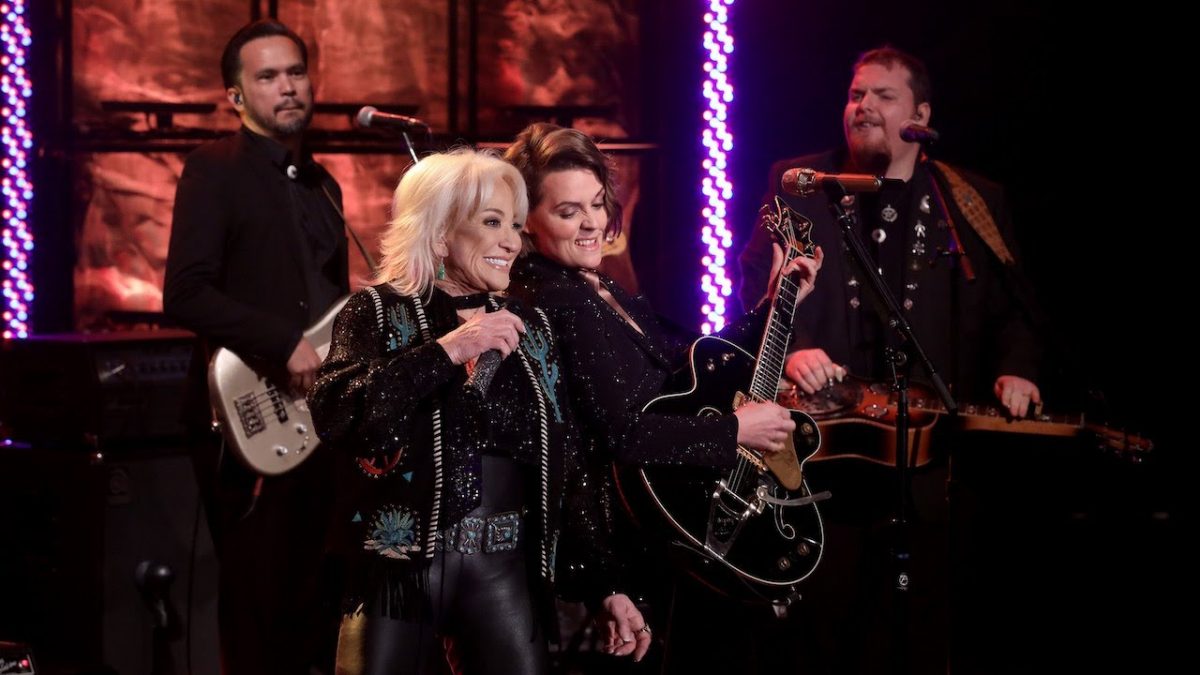 Tanya Tucker & Brandi Carlile Perform ‘Hard Luck'
