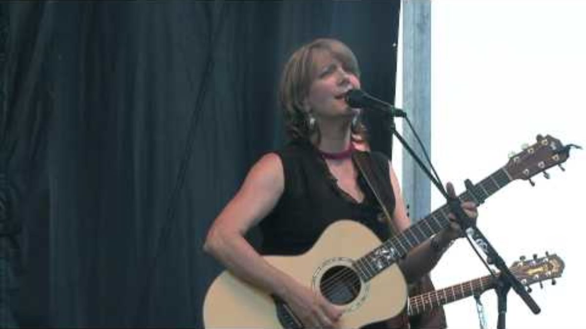Kathy Mattea, "18 Wheels and a Dozen Roses," Greyfox Bluegrass Festival 2010