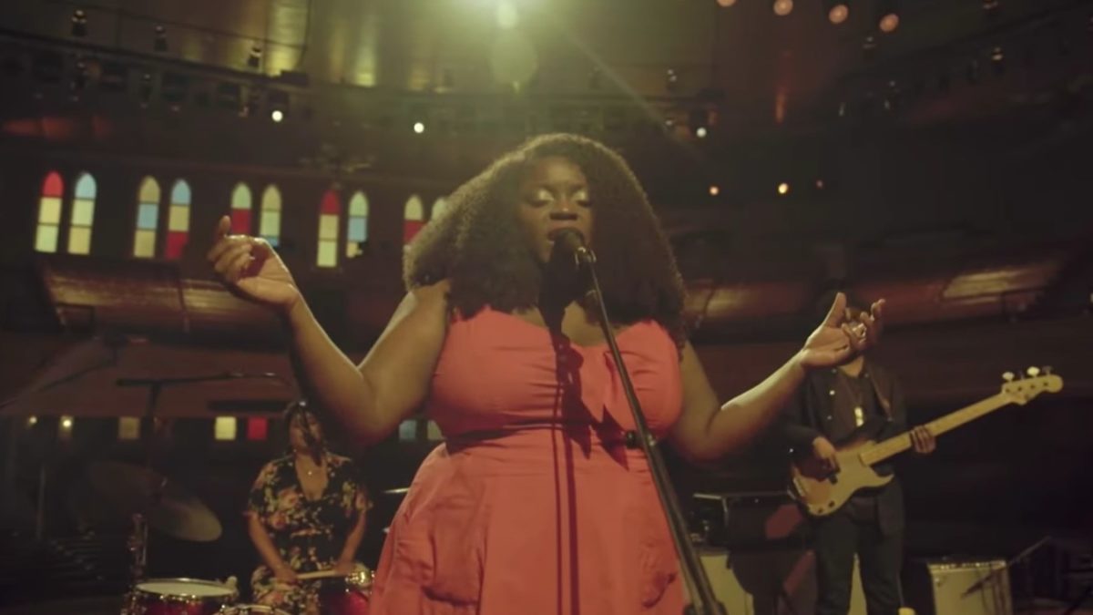 Yola Performs On ‘Late Night With Seth Meyers’